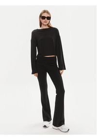 Gina Tricot Spodnie materiałowe 21671 Czarny Flare Fit. Kolor: czarny. Materiał: bawełna #4