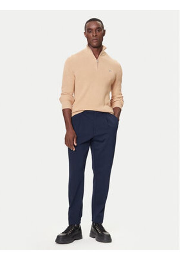 GANT - Gant Sweter 8050265 Beżowy Regular Fit. Kolor: beżowy. Materiał: bawełna