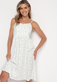 Born2be - Biało-Niebieska Rozkloszowana Sukienka w Drobne Kwiaty na Cienkich Ramiączkach Reteri. Okazja: na randkę, na co dzień. Typ kołnierza: dekolt w kształcie V. Kolor: biały. Materiał: jeans. Długość rękawa: na ramiączkach. Wzór: kwiaty. Styl: casual #1