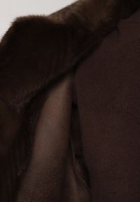 Born2be - Brązowy Płaszcz Futerko o Kroju Oversize z Kieszeniami z Klapami Namys. Okazja: na co dzień, na randkę, na spacer. Kolor: brązowy. Materiał: futro. Styl: casual #2