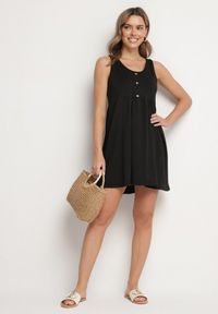 Born2be - Czarna Sukienka o Rozkloszowanym Kroju na Szerokich Ramiączkach z Guzikami Jenovira. Okazja: na co dzień. Kolor: czarny. Długość rękawa: na ramiączkach. Styl: casual #7