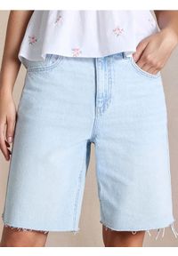 Sinsay - Bermudy jeansowe - niebieski. Kolor: niebieski. Materiał: jeans