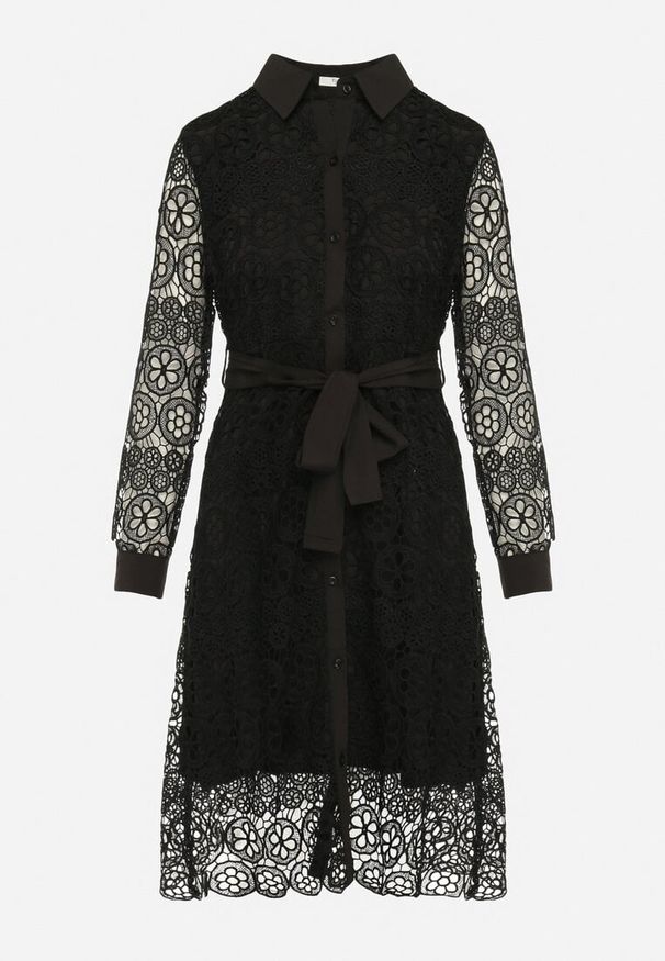Born2be - Czarna Koszulowa Rozkloszowana Sukienka Midi z Paskiem i Ozdobną Koronką oraz Guzikami Casuva. Okazja: na imprezę. Kolor: czarny. Materiał: koronka. Wzór: koronka. Typ sukienki: koszulowe. Styl: elegancki, klasyczny, wizytowy. Długość: midi