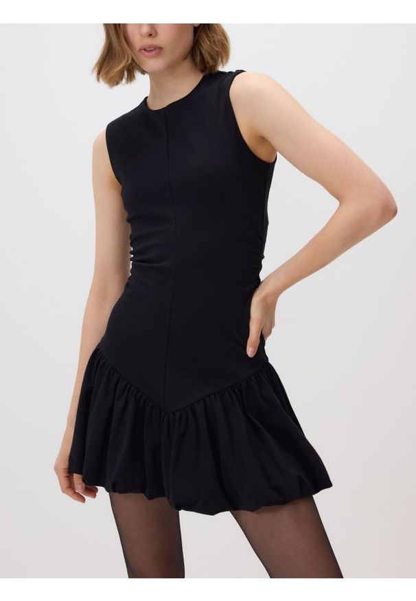 Reserved - Sukienka mini typu bombka - czarny. Kolor: czarny. Materiał: dzianina, bawełna. Typ sukienki: bombki. Długość: mini