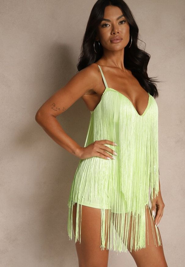 Renee - Zielony Kombinezon z Ozdobnymi Frędzlami i Cienkimi Ramiączkami Irintha. Okazja: na imprezę. Kolor: zielony. Długość rękawa: na ramiączkach. Długość: krótkie. Wzór: aplikacja