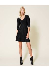 TwinSet - TWINSET - Czarna sukienka z ćwiekami. Kolor: czarny. Materiał: wiskoza. Długość: mini #2