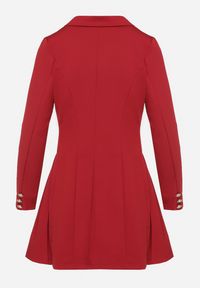 Born2be - Bordowa Plisowana Sukienka Marynarka o Rozkloszowanym Kroju z Ozdobnymi Guzikami Zoriea. Okazja: na co dzień. Kolor: czerwony. Długość rękawa: długi rękaw. Styl: elegancki, casual, klasyczny #6