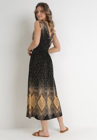 Born2be - Czarno-Żółta Rozkloszowana Sukienka Maxi z Gumką w Pasie i Głębokim Dekoltem Chanie. Typ kołnierza: dekolt w kształcie V. Kolor: żółty. Długość rękawa: krótki rękaw. Styl: klasyczny. Długość: maxi