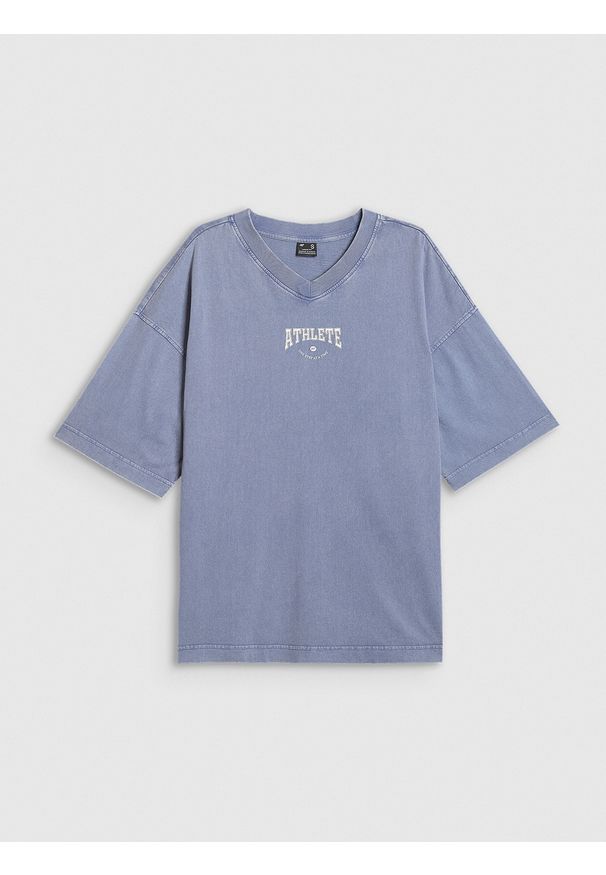 4f - 4F T-shirt oversize z nadrukiem damski - granatowy M. Okazja: na co dzień. Typ kołnierza: dekolt w serek. Kolor: niebieski. Materiał: materiał, dzianina. Długość rękawa: krótki rękaw. Długość: krótkie. Wzór: nadruk. Styl: vintage, sportowy, casual