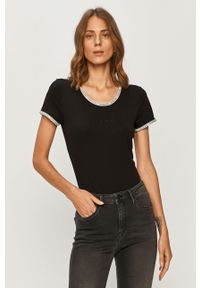 Calvin Klein Jeans - T-shirt. Okazja: na co dzień. Kolor: czarny. Materiał: bawełna, dzianina, elastan. Wzór: aplikacja. Styl: casual #1