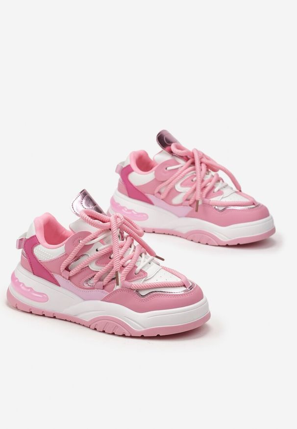 Renee - Różowe Sneakersy Ozdobione Kolorowymi i Metalicznymi Wstawkami na Grubej Podeszwie Oplevia. Kolor: różowy. Wzór: kolorowy, aplikacja