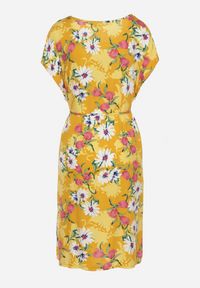 Born2be - Żółta Wiskozowa Sukienka w Kwiaty z Materiałowym Paskiem w Talii Aristina. Okazja: na co dzień, na imprezę. Kolor: żółty. Materiał: wiskoza, materiał. Wzór: kwiaty. Sezon: lato. Styl: casual #6