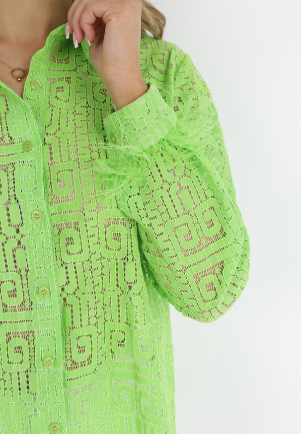 Born2be - Zielona Koronkowa Koszula z Piórkami Przy Rękawach Coile. Kolor: zielony. Materiał: koronka. Styl: elegancki