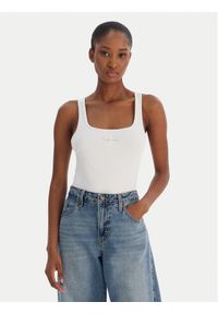 Calvin Klein Jeans Top Monologo Scoop Nk Rib LV047A804G Biały Slim Fit. Kolor: biały. Materiał: bawełna #1