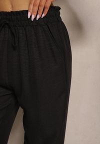 Renee - Czarne Spodnie High Waist ze Ściągaczem w Talii i Prostą Nogawką Savonne. Okazja: na co dzień. Stan: podwyższony. Kolor: czarny. Styl: casual, elegancki #3