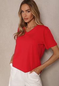 Renee - Czerwony T-shirt z Bawełny z Dekoltem w Serek Tanirea. Typ kołnierza: dekolt w serek. Kolor: czerwony. Materiał: bawełna. Sezon: lato