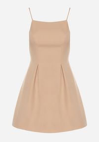Born2be - Beżowa Sukienka Vices o Rozkloszowanym Kroju na Ramiączkach Zdobiona Zakładkami Sarileve. Okazja: na co dzień. Typ kołnierza: dekolt kwadratowy. Kolor: beżowy. Materiał: jeans. Długość rękawa: na ramiączkach. Wzór: aplikacja. Typ sukienki: rozkloszowane, proste. Styl: klasyczny, casual #7