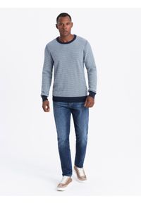Ombre Clothing - Dzianinowy sweter męski RELAXED FIT we wzory – granatowy V1. Okazja: na co dzień. Kolor: niebieski. Materiał: dzianina. Wzór: ze splotem. Styl: casual