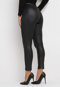 Born2be - Czarne Legginsy z Szeroką Gumką w Pasie Ocieplone Polarem Scarmen. Kolor: czarny. Materiał: polar. Sezon: zima #5