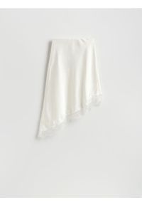 Reserved - Asymetryczna spódnica z koronką - złamana biel. Materiał: koronka. Wzór: koronka #1