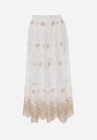 Renee - Biało-Beżowa Bawełniana Spódnica Casual w Stylu Boho Ozdobiona Wycięciami i Haftowanymi Wzorami Hermat. Okazja: na co dzień. Stan: podwyższony. Kolor: beżowy. Materiał: bawełna. Wzór: aplikacja, haft. Styl: casual, boho #5