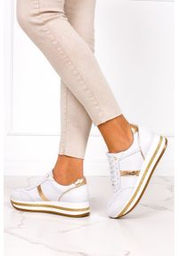 Kati - Białe sneakersy kati buty sportowe sznurowane polska skóra 7090. Kolor: złoty, biały, wielokolorowy. Materiał: skóra #1