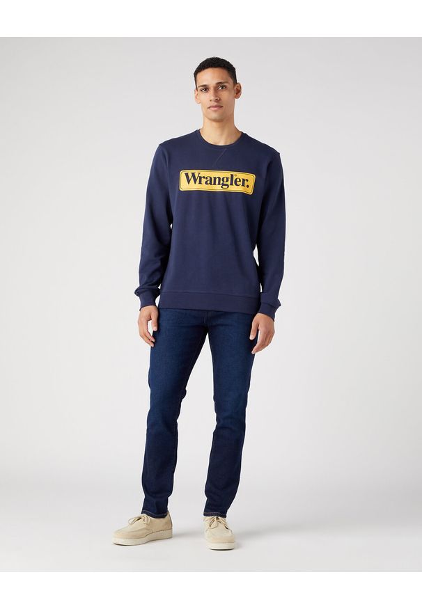 Wrangler - WRANGLER SEASONAL CREW MĘSKA BLUZA BEZ KAPTURA NIEROZPINANA NAVY W6F3I3114. Typ kołnierza: bez kaptura