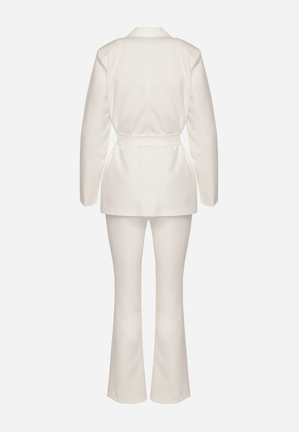 Renee - Biały Komplet o Garniturowym Kroju z Marynarką z Wiązaniem i Spodniami Falestra. Kolor: biały