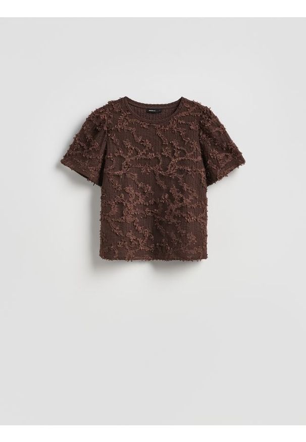 Reserved - Kreszowany t-shirt - ciemnobrązowy. Kolor: brązowy. Materiał: dzianina