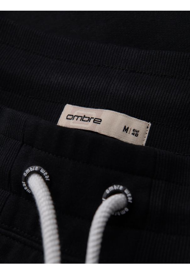 Ombre Clothing - Dzianinowe męskie spodenki ze ściągaczem i kieszeniami - czarne V5 OM-SRBS-0139 - XXL. Kolor: czarny. Materiał: dzianina. Styl: wakacyjny