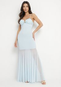 Born2be - Niebieska Sukienka na Ramiączkach z Wiskozą Zdobiona Aplikacją i Siateczką Savaleira. Okazja: na co dzień. Typ kołnierza: dekolt w kształcie V. Kolor: niebieski. Materiał: wiskoza. Długość rękawa: na ramiączkach. Wzór: aplikacja. Styl: elegancki, casual, klasyczny #1