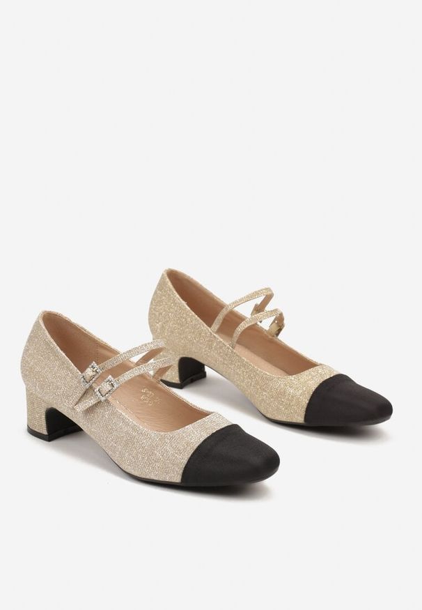 Born2be - Złote Czółenka na Obcasie Ozdobione Sprzączkami i Brokatem Navlara. Okazja: na co dzień, do pracy. Zapięcie: sprzączka. Kolor: złoty. Wzór: aplikacja. Obcas: na obcasie. Styl: klasyczny, casual, elegancki. Wysokość obcasa: średni