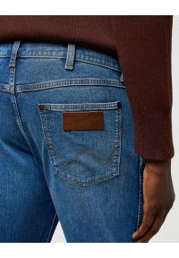 Wrangler - MESKIE SPODNIE WRANGLER LOOSE BOOT SKY BREEZE 112371340 #7