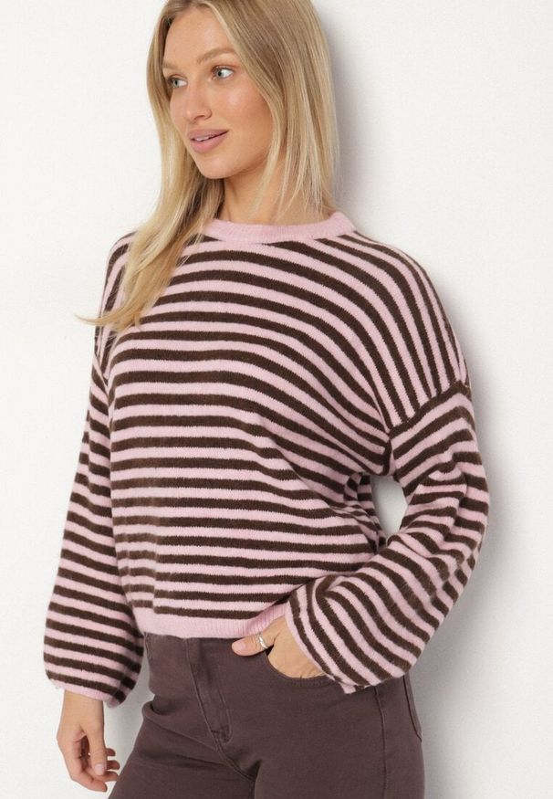 Born2be - Różowy Sweter Oversize w Paski z Dodatkiem Wełny i Wiskozy Tianalla. Kolor: różowy. Materiał: wiskoza, wełna. Wzór: paski. Styl: elegancki