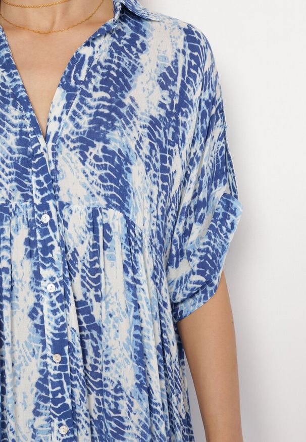 Born2be - Niebieska Sukienka z Koszulową Górą z Wiskozy w Abstrakcyjny Wzór Navila. Kolor: niebieski. Materiał: wiskoza. Sezon: wiosna, lato. Typ sukienki: koszulowe