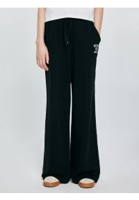 Big-Star - Spodnie dziewczęce dresowe czarne Nomap 906. Okazja: na spacer, na co dzień, na uczelnię. Kolor: czarny. Materiał: dresówka. Wzór: haft. Styl: casual, elegancki, młodzieżowy, klasyczny #1