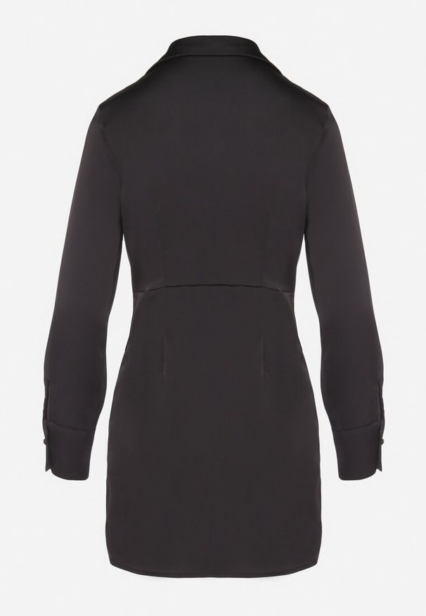 Born2be - Czarna Satynowa Sukienka z Kopertowym Dekoltem o Dopasowanym Fasonie Claralin. Okazja: na co dzień. Kolor: czarny. Materiał: satyna. Długość rękawa: długi rękaw. Typ sukienki: kopertowe. Styl: casual, wizytowy