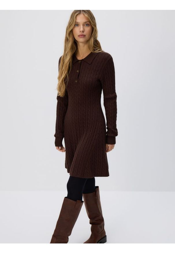 Reserved - Dzianinowa sukienka mini - ciemnobrązowy. Kolor: brązowy. Materiał: dzianina. Długość: mini