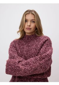 Reserved - Wzorzysty sweter oversize - bordowy. Kolor: czerwony. Materiał: dzianina, wełna