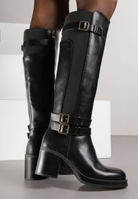 Born2be - Czarne Kozaki na Słupku Zdobione Paskami z Klamrami i Elastyczną Wstawką Unelisa. Okazja: do pracy, na co dzień, na spotkanie biznesowe. Zapięcie: klamry. Kolor: czarny. Materiał: jeans. Wzór: aplikacja. Obcas: na słupku. Styl: casual, elegancki, biznesowy. Wysokość obcasa: średni #4