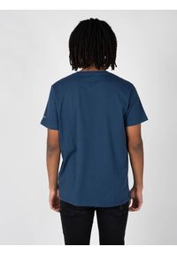 Pepe Jeans T-shirt "Rico" | PM507855 | Rico | Mężczyzna | Granatowy. Okazja: na co dzień. Kolor: niebieski. Materiał: bawełna. Wzór: nadruk, aplikacja. Styl: casual