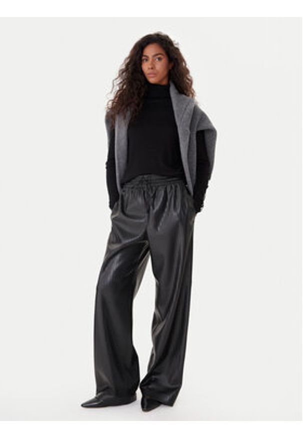 BOSS Spodnie z imitacji skóry Talpina 50548123 Czarny Relaxed Fit. Kolor: czarny. Materiał: skóra