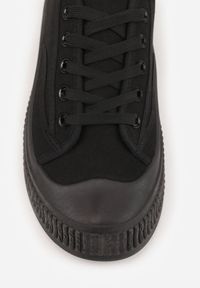 Renee - Czarne Klasyczne Trampki na Żłobionej Podeszwie Levanatia. Kolor: czarny. Materiał: jeans, koronka. Styl: klasyczny #7