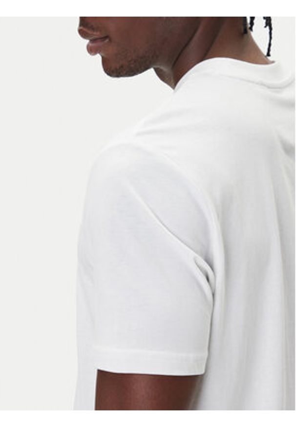 Napapijri T-Shirt S-Drapeau Ss NP0A891K Biały Regular Fit. Kolor: biały. Materiał: bawełna