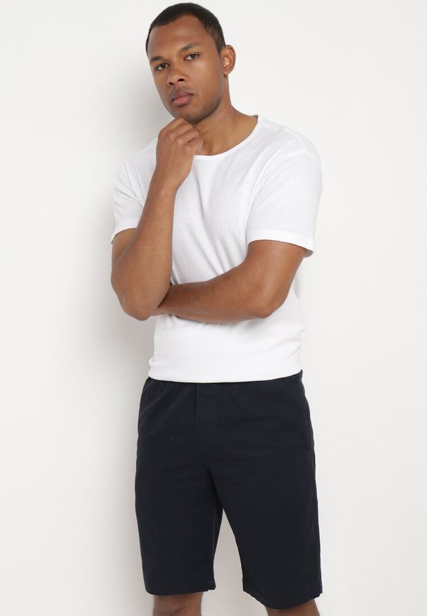 Born2be - Niebieskie Klasyczne Szorty z Gumką w Pasie Ściągane Troczkiem od Środka Piofina. Okazja: na co dzień. Kolor: niebieski. Sezon: lato. Styl: klasyczny