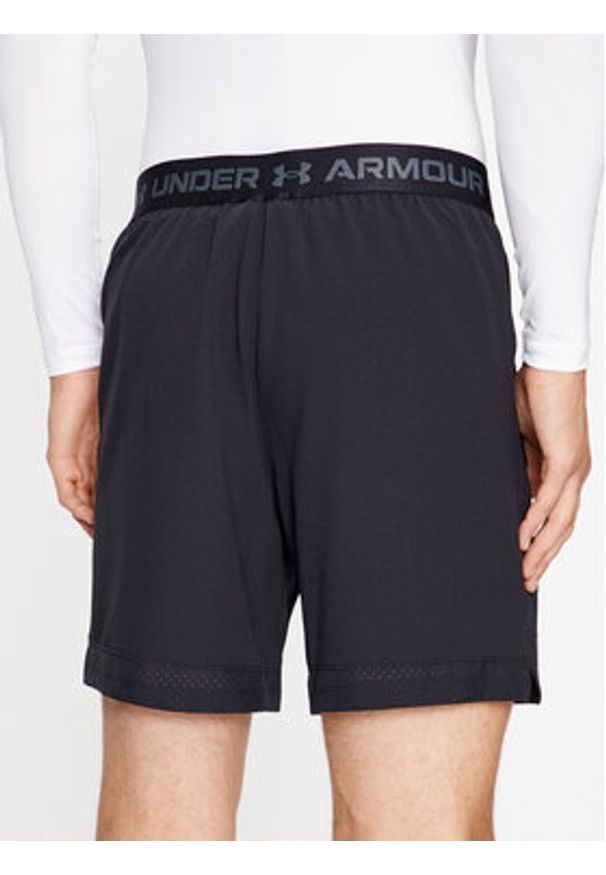 Under Armour Szorty sportowe Ua Vanish Woven 6In Shorts 1373718 Czarny Fitted Fit. Kolor: czarny. Materiał: syntetyk. Styl: sportowy