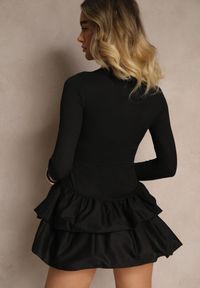 Renee - Czarna Sukienka Longsleeve o Rozkloszowanym Kroju z Falbanką Reline. Okazja: na co dzień. Kolor: czarny. Materiał: skóra. Długość rękawa: długi rękaw. Typ sukienki: proste. Styl: klasyczny, elegancki, casual #3