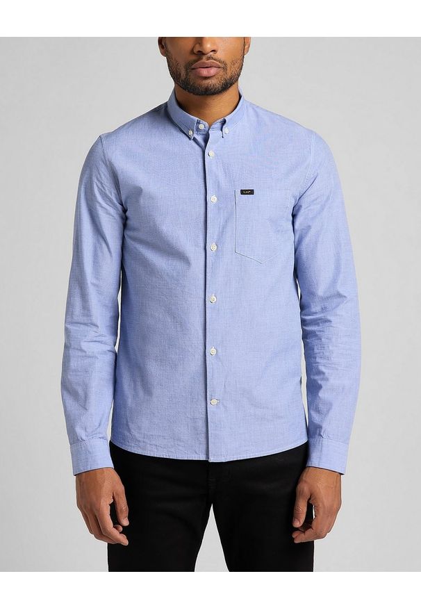 Lee - KOSZULA MATERIAŁOWA MĘSKA LEE SLIM BUTTON DOWN WASHED BLUE L66XNFLR. Typ kołnierza: button down. Materiał: materiał