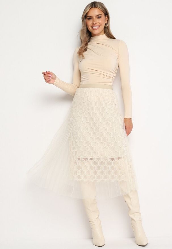 Born2be - Jasnobeżowa Spódnica Rozkloszowana z Ozdobnym Tiulem i Metaliczną Nitką Srosa. Okazja: na co dzień. Kolor: beżowy. Materiał: tiul. Styl: elegancki, casual, klasyczny