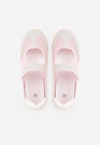 Born2be - Różowe Tenisówki w Stylu Balerinek z Napisem Emitanela. Okazja: na co dzień. Zapięcie: rzepy. Kolor: różowy. Materiał: jeans. Wzór: napisy. Styl: casual, sportowy #9